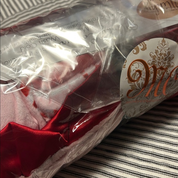 Pink and Red Candy Cane Blanket - Picture 4 of 4